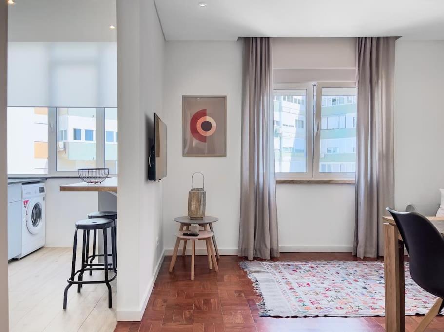 Ferienwohnung Olaias Lisbon 2 Bed Near Metro 2 Exterior foto